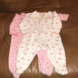 Faded Glory bundle of 2 bodysuits footies 100% cotton for a baby girl 3-6 M